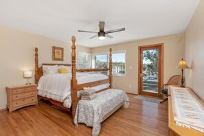 4 bedrooms, desk, iron/ironing board, WiFi