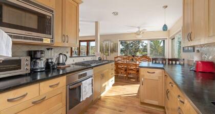 Mt Helix Delight - Amplio y soleado con vistas, terraza, hoguera y jacuzzi
