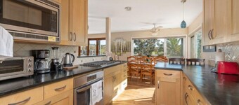 Mt Helix Delight 3-4br/2ba, with YOGA room