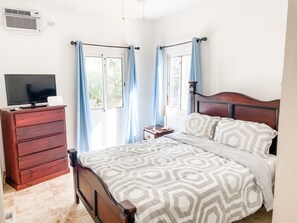 2 Schlafzimmer, Schreibtisch, Bügeleisen/Bügelbrett, kostenloses WLAN