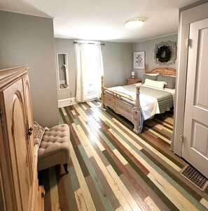 4 slaapkamers, een strijkplank/strijkijzer, gratis wifi, beddengoed