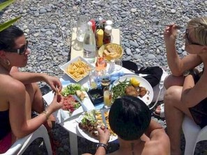 Outdoor dining - Charming Village House In Medieval Village, Close To Beach And Nice (Cagnes-Sur-Mer)