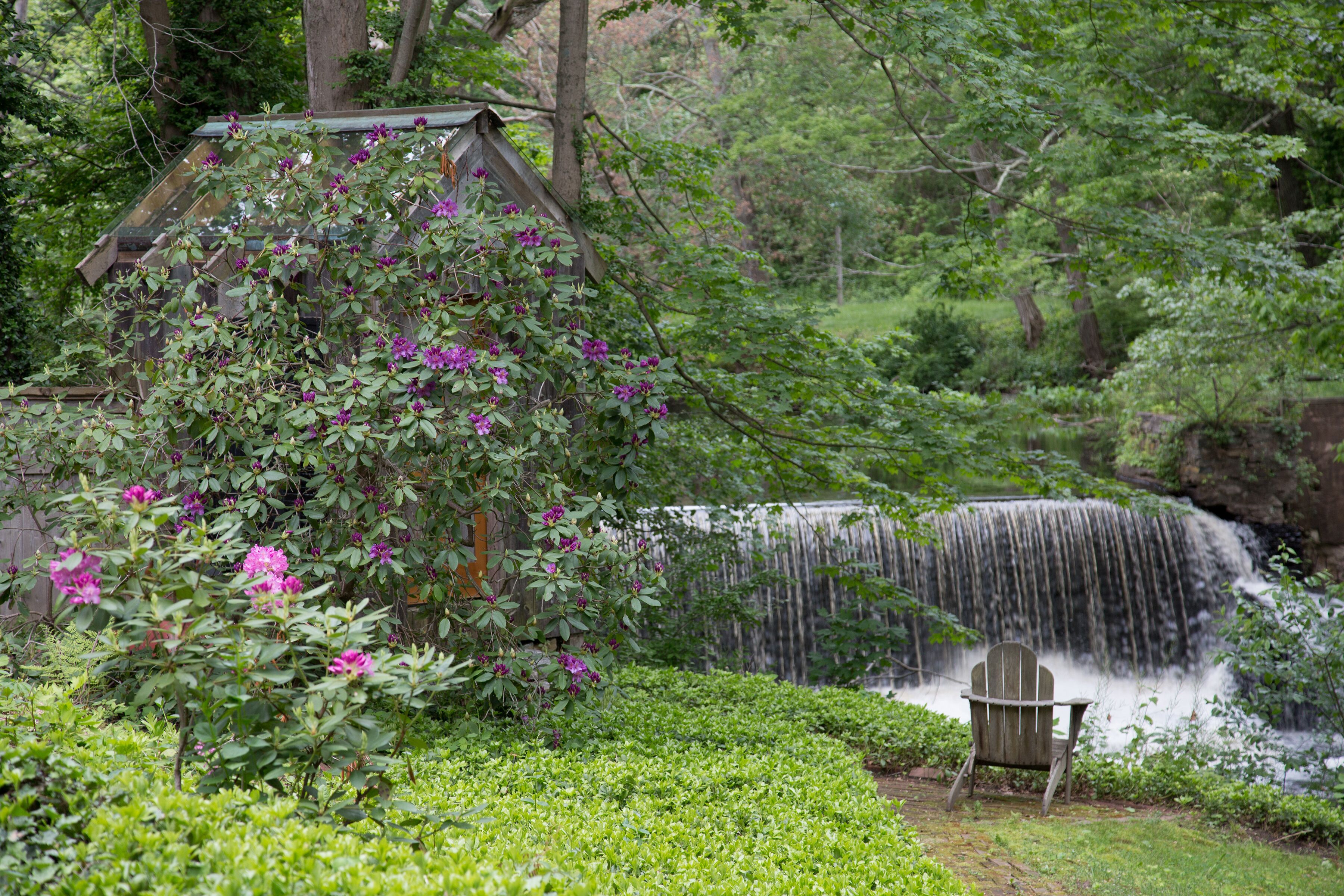 Stunning Artisan Waterfall Escape [Walk to Downtown]