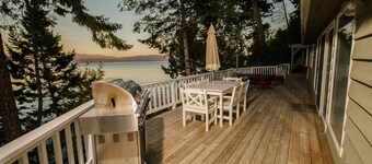 Lakefront Home With Hot Tub, Dock, Great Views From The Living Room & Bedrooms 