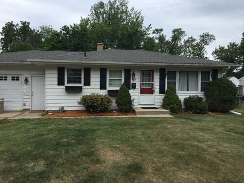 Pet-friendly home, close to everything South Haven has to offer!