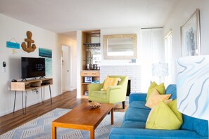 Smart TV, fireplace
