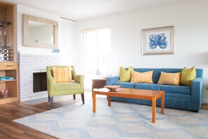 Een smart-tv en een open haard