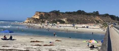 Una spiaggia nelle vicinanze