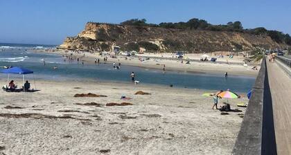 Breezy Sailboat Villa: 1 block from beach!