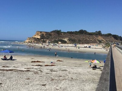 Breezy Sailboat Villa: 1 block from beach!
