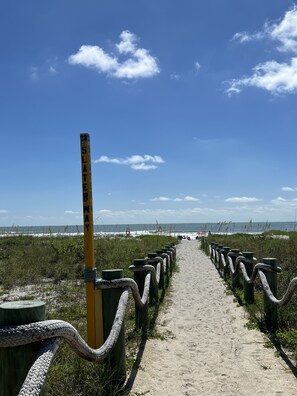 Espreguiçadeiras, toalhas de praia
