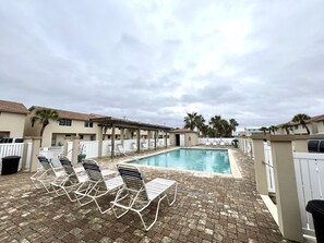 A heated pool - Our Beach Home/Gulf Front complex/Heated Pool in pool season /Private beach  (Navarre)