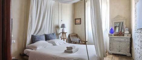 2 Schlafzimmer, Zimmersafe, Schreibtisch, Bügeleisen/Bügelbrett