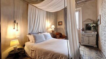 2 chambres, coffres-forts dans les chambres, bureau