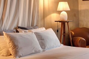 2 bedrooms, in-room safe, desk, iron/ironing board - CHARMING HIDEAWAY IN FLORENCE OLD TOWN (Firenze)