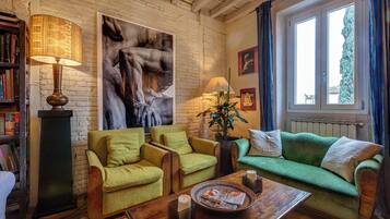 Smart-TV, Kamin, BĂŒcher