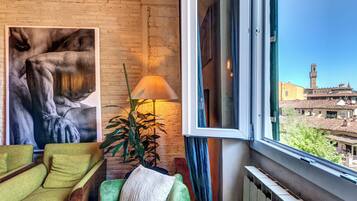 Smart-TV, Kamin, Bücher