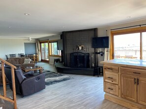 Smart-TV, Kamin, DVD-Player