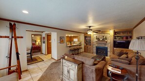 Smart-TV, Kamin, DVD-Player, Tischfußball