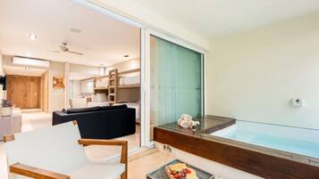4 bedrooms, desk, iron/ironing board, travel crib