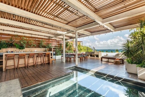 Downtown Villa in the Heart of Playa across Beach