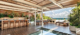 Downtown Villa in the Heart of Playa across Beach