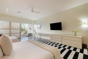 4 bedrooms, desk, iron/ironing board, travel crib