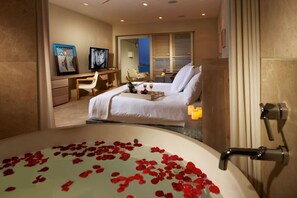 4 bedrooms, desk, iron/ironing board, travel cot - Downtown Villa in the Heart of Playa across Beach (Playa del Carmen)