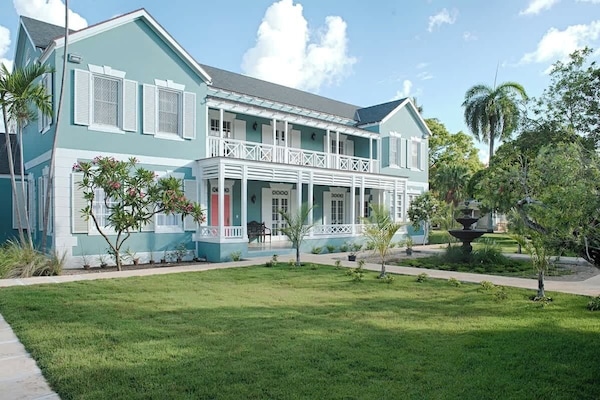 Windways Front yard