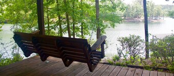 Lakehouse on private lake!