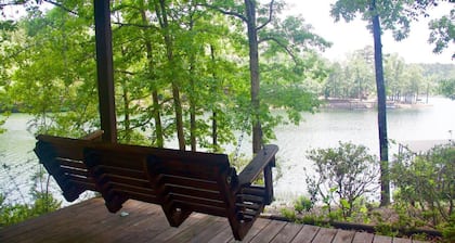 Lakehouse on private lake!