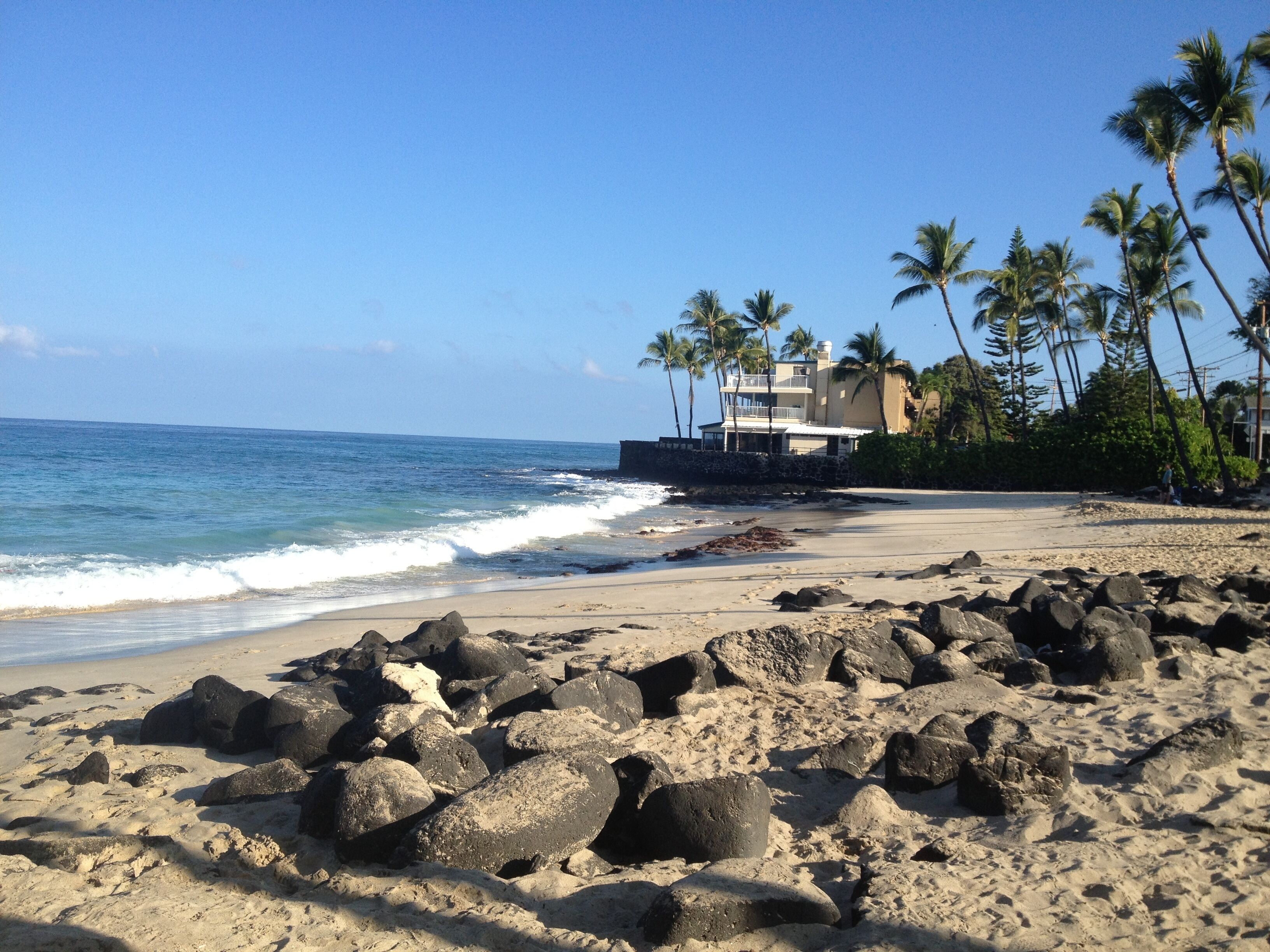 Beach nearby, sun-loungers, beach towels