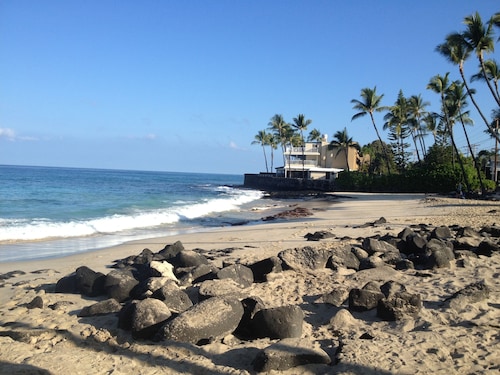 Magic Sands Home, Steps From The Beach! Air Conditioned!