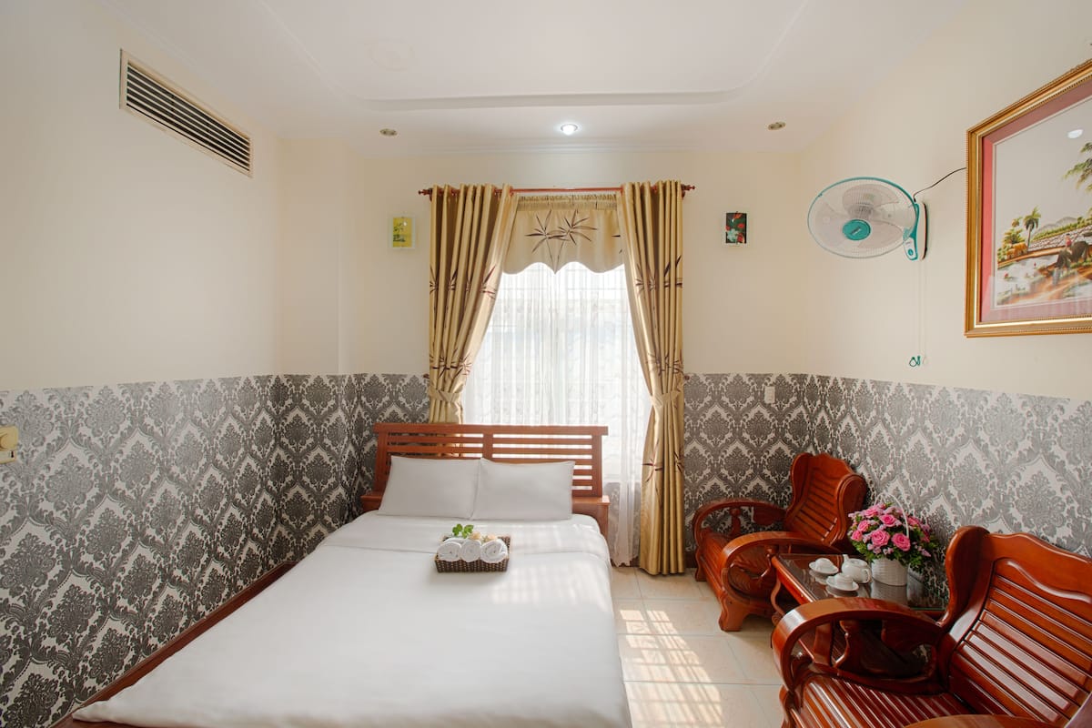 Minibar, desk, free WiFi