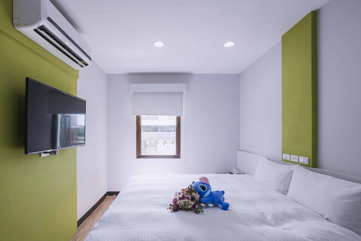Habitació doble Comfort | Escriptori, cortines opaques i wifi gratuïta 