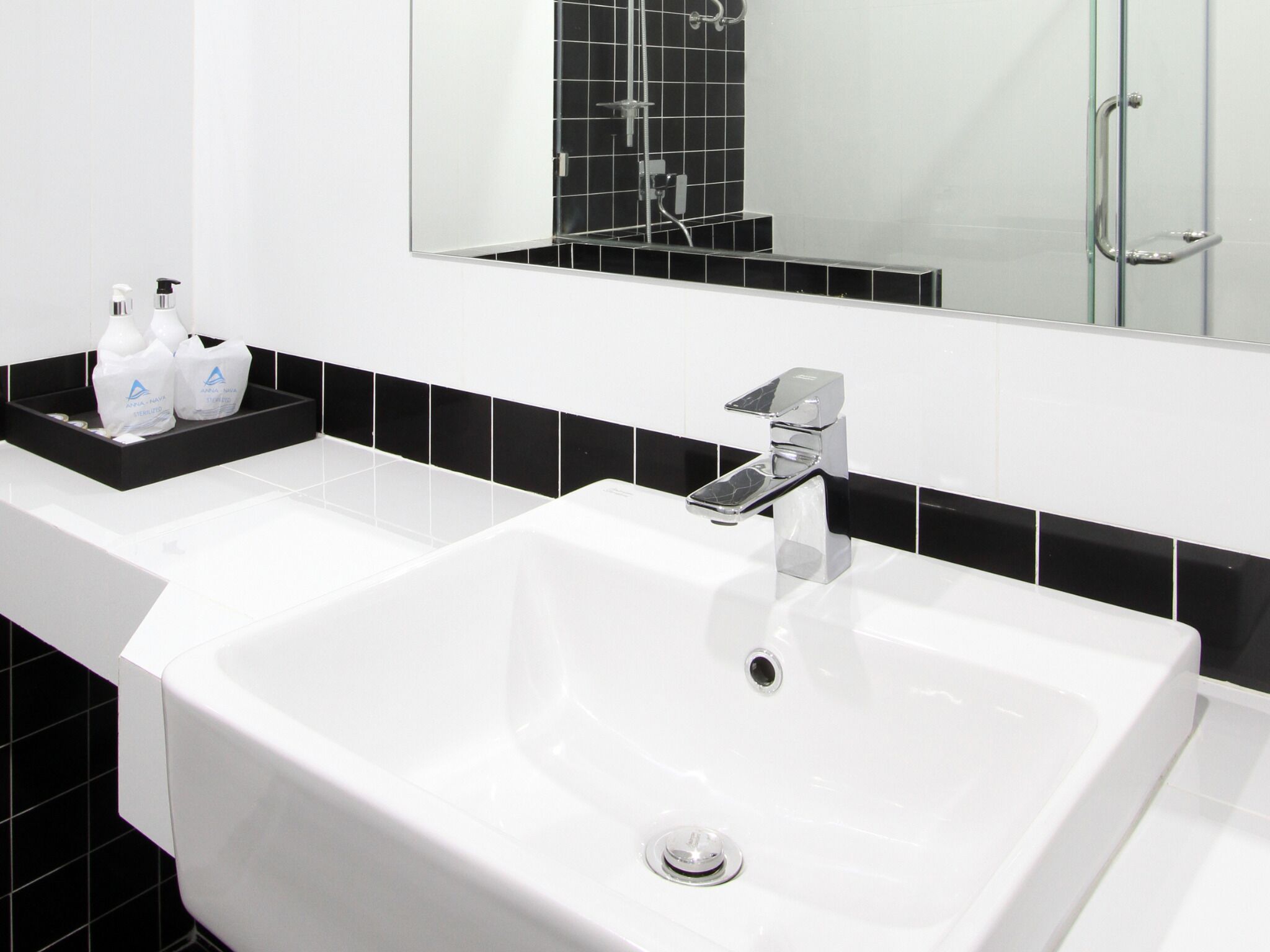 family room | bathroom | shower, rainfall showerhead, free toiletries, towels