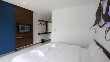 Desk, blackout curtains, soundproofing, free WiFi