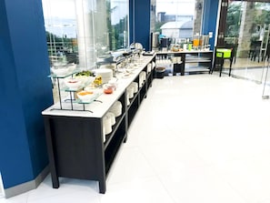 Engelsk frukost varje dag (THB 150 per person)