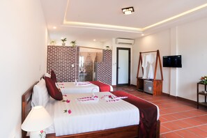 Family Room | Minibar, desk, soundproofing, free WiFi - Thanh Tay Homestay Hoi An (Da Nang)