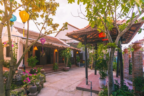 Family Room | Courtyard - Thanh Tay Homestay Hoi An (Da Nang)