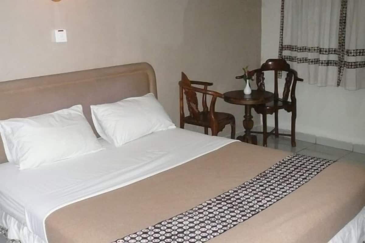 Een bureau, extra bedden, gratis wifi