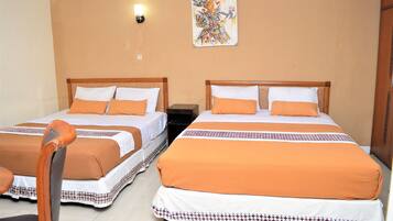 Bureau, chambres insonorisées, lits pliants/supplémentaires