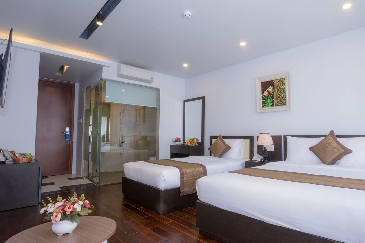 Deluxe Triple Room, Balcony, City View | 1 bedroom, minibar, in-room safe, desk
