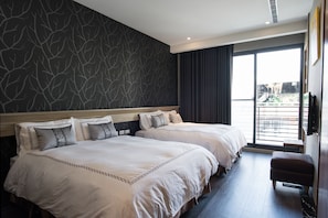 Standard Quadruple Room | Blackout drapes, soundproofing, free WiFi, bed sheets - Tianli Hotel (Tainan)