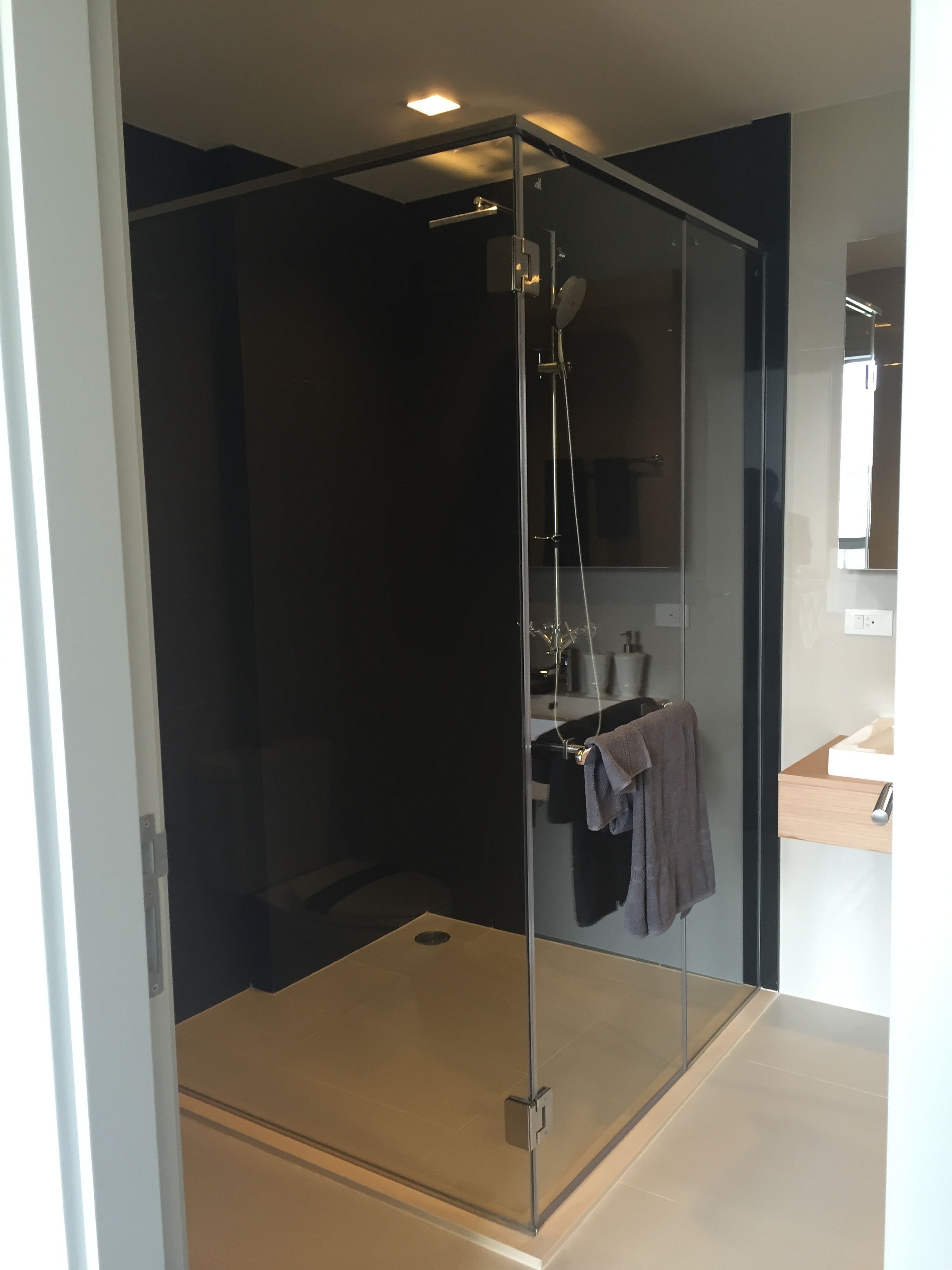 2 Bedroom Apartment | Bathroom shower
