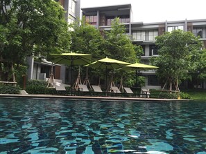 Outdoor pool, pool umbrellas, pool loungers - The Valley 23 Estate at khaoyai by Away (Pak Chong)