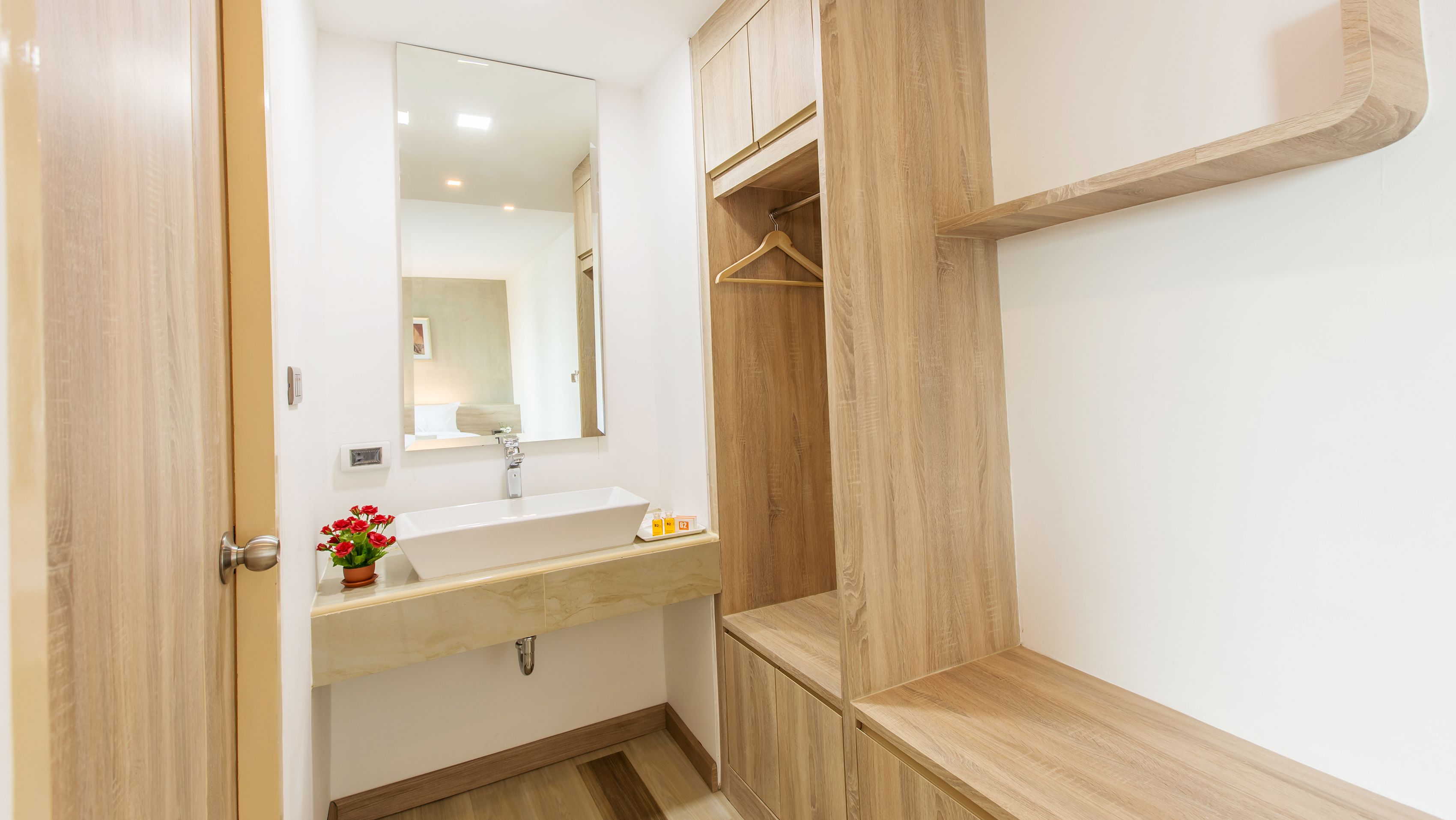 superior premier | bathroom | shower, free toiletries, towels