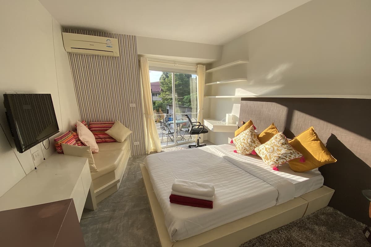 Studio | Desk, bed sheets