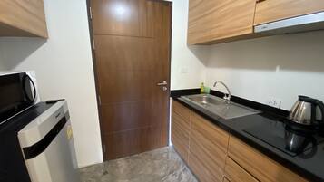 Studio | Private kitchenette | Full-size fridge, stovetop, cookware/dishes/utensils