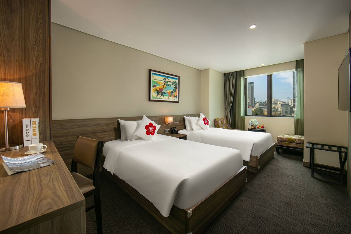 Superior Twin Room | Minibar, in-room safe, desk, laptop workspace